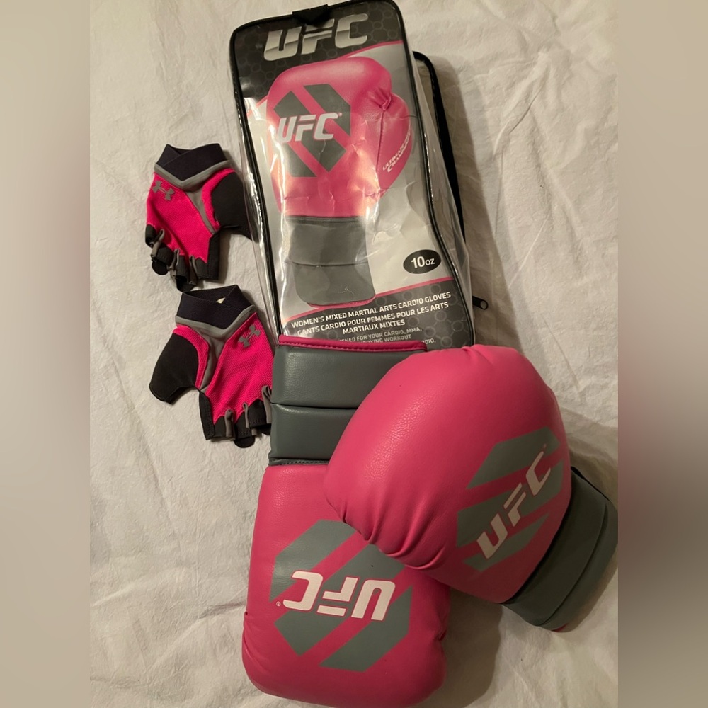 UFC Women's Pink MMA cardio gloves - Picture 2 of 12